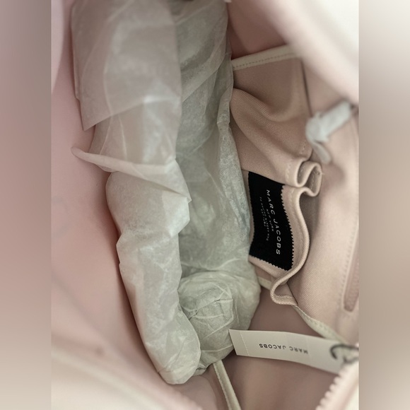 SOLD Marc Jacob’s Canvas Summer Travelers Bag in Pale Pink - Picture 4 of 6